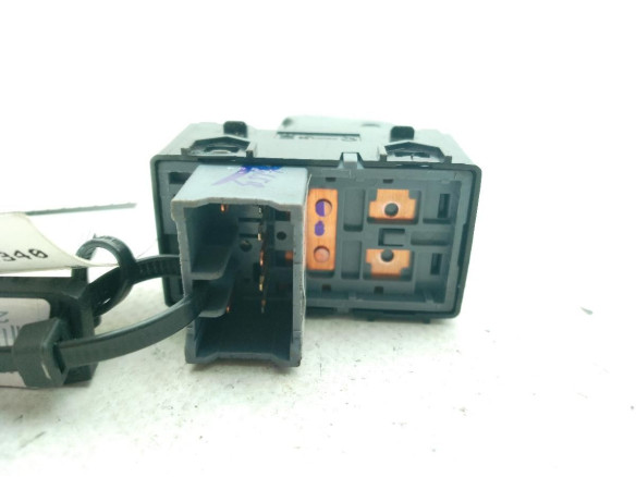 93581Q0000 MANDO ELEVALUNAS PUERTA LAT DEL DER HYUNDAI i20 III (BC3, BI3)|Desguaces La Cabaña