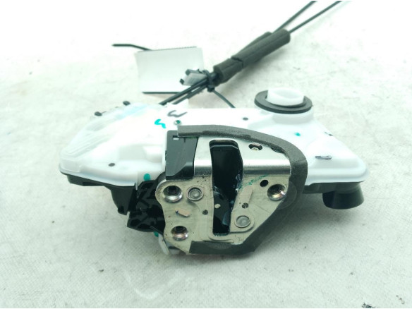 6903002511  CERRADURA PUERTA LAT DEL DER TOYOTA COROLLA Ranchera familiar (_E21_)|Desguaces La Cabaña