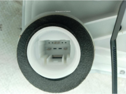 6903002511  CERRADURA PUERTA LAT DEL DER TOYOTA COROLLA Ranchera familiar (_E21_)|Desguaces La Cabaña