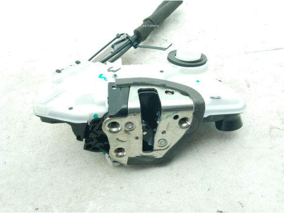 6903002511  CERRADURA PUERTA LAT DEL DER TOYOTA COROLLA Ranchera familiar (_E21_)|Desguaces La Cabaña