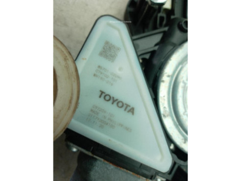 8570102090 ELEVALUNAS PUERTA LAT DEL IZQ TOYOTA COROLLA Ranchera familiar (_E21_)|Desguaces La Cabaña