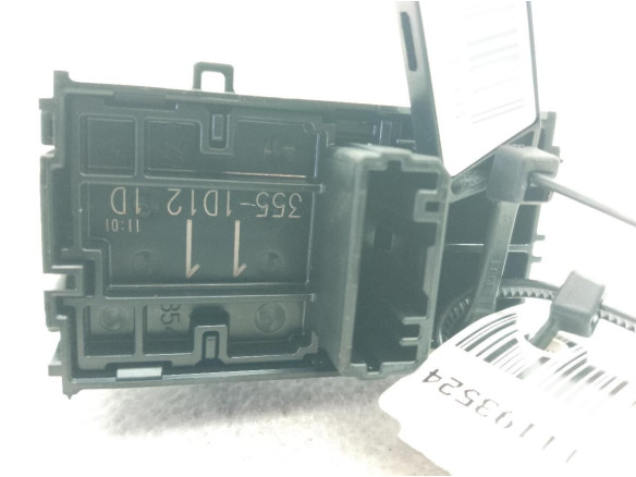 3551D121D MANDO ELEVALUNAS PUERTA LAT DEL DER TOYOTA COROLLA Ranchera familiar (_E21_)|Desguaces La Cabaña