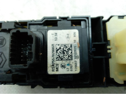 255702886R MANDO ELEVALUNAS PUERTA LAT DEL IZQ RENAULT CLIO IV (BH_)|Desguaces La Cabaña