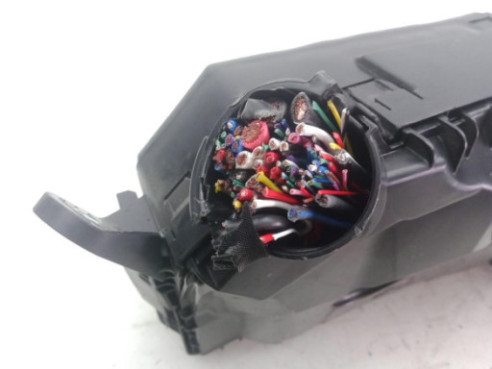 8511012080 MOTOR LIMPIAPARABRISAS DEL TOYOTA COROLLA Ranchera familiar (_E21_)|Desguaces La Cabaña 2