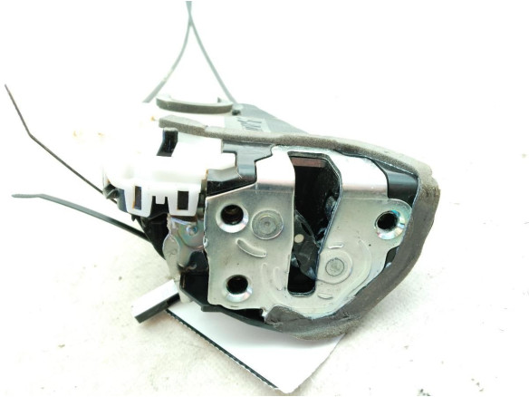 690500D310  CERRADURA PUERTA LAT TRA DER TOYOTA YARIS (_P13_)|Desguaces La Cabaña