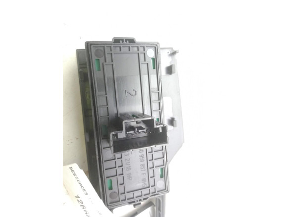 5G0959857F MANDO ELEVALUNAS PUERTA LAT DEL IZQ SEAT ARONA (KJ7)|Desguaces La Cabaña