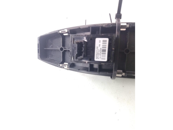 920810702 MANDO ELEVALUNAS PUERTA LAT DEL DER BMW X1 (F48)|Desguaces La Cabaña