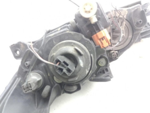 FARO DERECHO MAZDA 3 Sedán (BK)|Desguaces La Cabaña