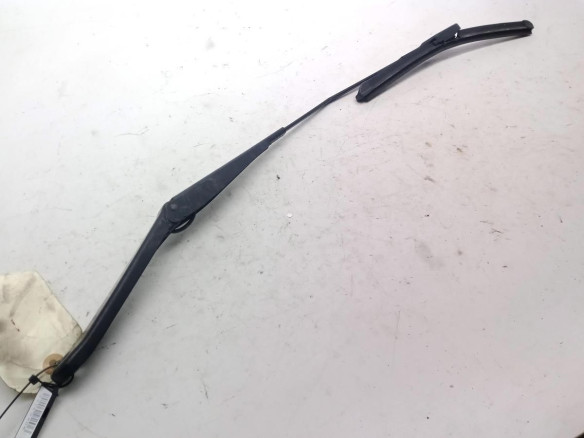 8A617526BB BRAZO LIMPIAPARABRISAS DEL DER FORD FIESTA VI|Desguaces La Cabaña