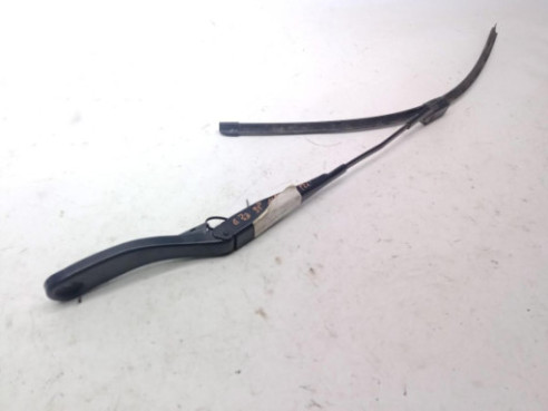 31253996 BRAZO LIMPIAPARABRISAS DEL IZQ VOLVO C30 (533)|Desguaces La Cabaña