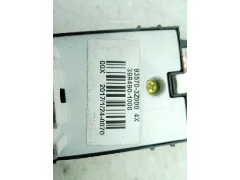 935703Z000 MANDO ELEVALUNAS PUERTA LAT DEL IZQ HYUNDAI i40 (VF)|Desguaces La Cabaña