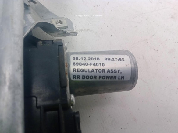 69840F4010 ELEVALUNAS PUERTA LAT TRA IZQ TOYOTA C-HR (_X1_)|Desguaces La Cabaña