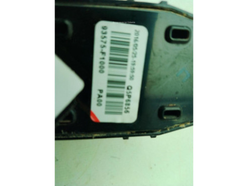 93575F100 MANDO ELEVALUNAS PUERTA LAT DEL DER KIA SPORTAGE (QL)|Desguaces La Cabaña