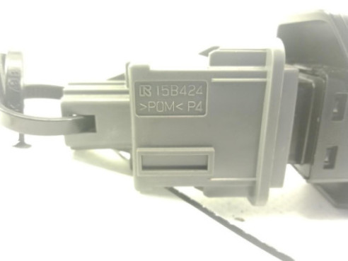 R15B424 INTERRUPTOR WARNING TOYOTA AVENSIS Ranchera familiar (_T27_)|Desguaces La Cabaña