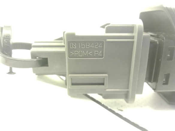 R15B424 INTERRUPTOR WARNING TOYOTA AVENSIS Ranchera familiar (_T27_)|Desguaces La Cabaña
