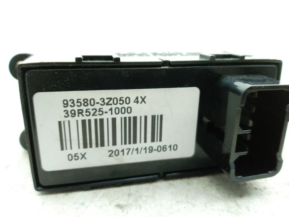 935803Z050 MANDO ELEVALUNAS PUERTA LAT TRA DER HYUNDAI i40 (VF)|Desguaces La Cabaña