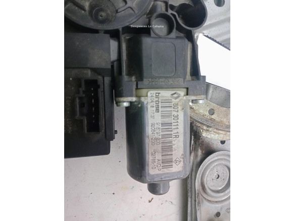807301111R ELEVALUNAS PUERTA LAT DEL DER RENAULT FLUENCE (L3_)|Desguaces La Cabaña