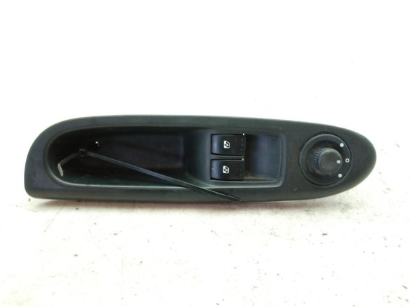 8200084008 MANDO ELEVALUNAS PUERTA LAT DEL IZQ RENAULT CLIO II (BB_, CB_)|Desguaces La Cabaña