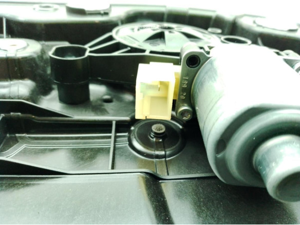 5E3839656 ELEVALUNAS PUERTA LAT TRA DER SKODA OCTAVIA IV Combi (NX5)|Desguaces La Cabaña