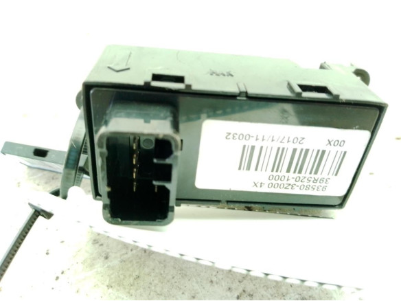 39R5201000 MANDO ELEVALUNAS PUERTA LAT TRA IZQ HYUNDAI i40 (VF)|Desguaces La Cabaña