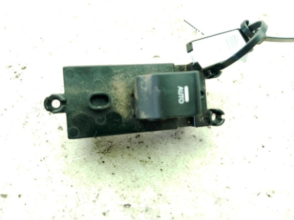 39R5101000 MANDO ELEVALUNAS PUERTA LAT DEL DER HYUNDAI i40 (VF)|Desguaces La Cabaña