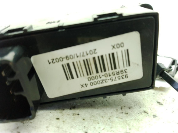39R5101000 MANDO ELEVALUNAS PUERTA LAT DEL DER HYUNDAI i40 (VF)|Desguaces La Cabaña