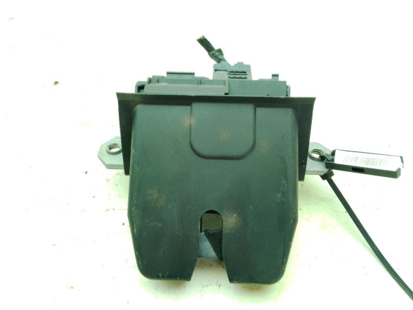 8M51R442A66DC CERRADURA PORTON / TAPA MALETA FORD FOCUS III|Desguaces La Cabaña