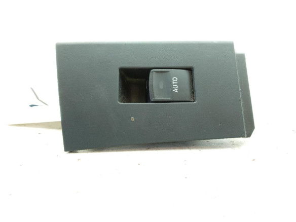 7427202630 MANDO ELEVALUNAS PUERTA LAT TRA IZQ TOYOTA AURIS (_E18_)|Desguaces La Cabaña
