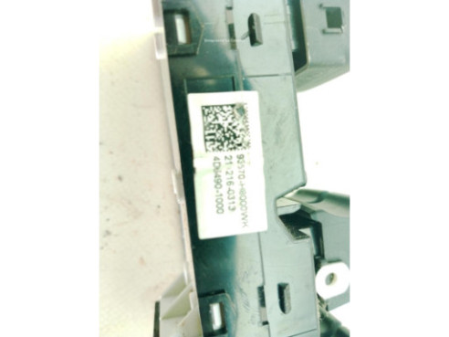 4D64901000 MANDO ELEVALUNAS PUERTA LAT DEL IZQ KIA STONIC (YB)|Desguaces La Cabaña