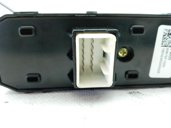 93575F1000 MANDO ELEVALUNAS PUERTA LAT DEL DER KIA SPORTAGE (QL)|Desguaces La Cabaña