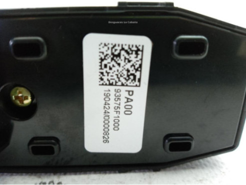 93575F1000 MANDO ELEVALUNAS PUERTA LAT DEL DER KIA SPORTAGE (QL)|Desguaces La Cabaña