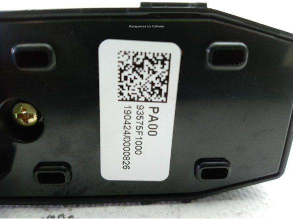 93575F1000 MANDO ELEVALUNAS PUERTA LAT DEL DER KIA SPORTAGE (QL)|Desguaces La Cabaña