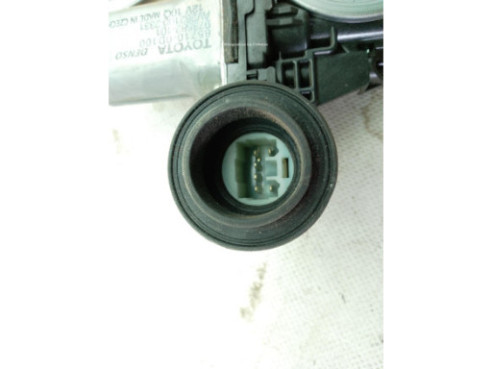 857100D100 ELEVALUNAS PUERTA LAT TRA IZQ TOYOTA YARIS (_P13_)|Desguaces La Cabaña