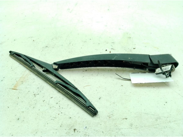 1513761  BRAZO LIMPIAPARABRISAS TRA PORTÓN FORD FIESTA VI|Desguaces La Cabaña