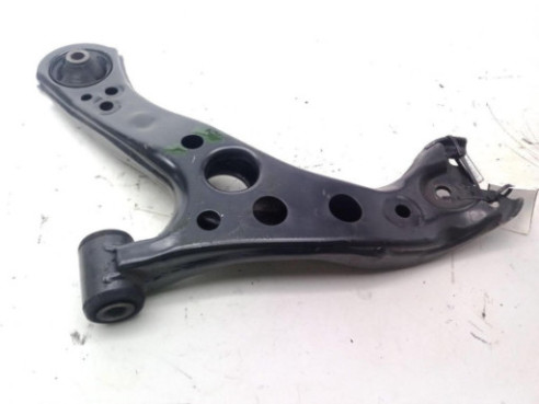 BRAZO SUSPENSION DEL DER INF TOYOTA COROLLA Fastback (_E21_)|Desguaces La Cabaña