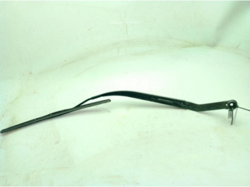 8250A587  BRAZO LIMPIAPARABRISAS DEL DER MITSUBISHI OUTLANDER III (GG_W, GF_W, ZJ)|Desguaces La Cabaña