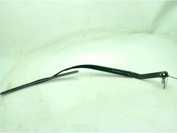 8250A587  BRAZO LIMPIAPARABRISAS DEL DER MITSUBISHI OUTLANDER III (GG_W, GF_W, ZJ)|Desguaces La Cabaña