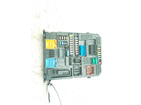 9845141280 CAJA FUSIBLES INTERIOR (BSI) OPEL VIVARO C Furgón|Desguaces La Cabaña