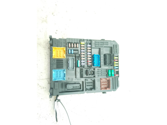 9845141280 CAJA FUSIBLES INTERIOR (BSI) OPEL VIVARO C Furgón|Desguaces La Cabaña