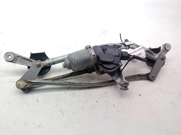 8511002340 MOTOR LIMPIAPARABRISAS DEL TOYOTA AURIS (_E18_)|Desguaces La Cabaña