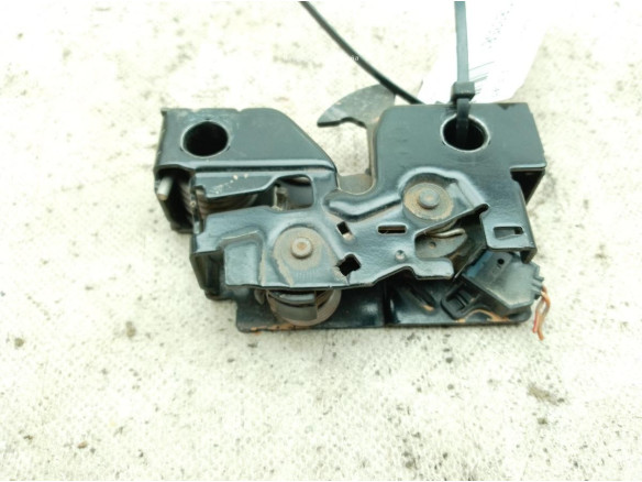 575823509A  CERRADURA CAPO SEAT ATECA (KH7)|Desguaces La Cabaña