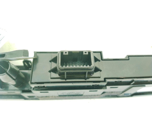 93700D7100 INTERRUPTOR WARNING HYUNDAI TUCSON (TL)|Desguaces La Cabaña