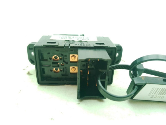 93575A4030 MANDO ELEVALUNAS PUERTA LAT DEL DER KIA CARENS IV|Desguaces La Cabaña