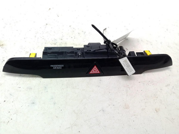 93700D7100 INTERRUPTOR WARNING HYUNDAI TUCSON (TL)|Desguaces La Cabaña