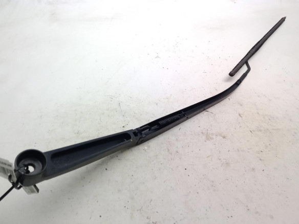 98321D3000 BRAZO LIMPIAPARABRISAS DEL DER HYUNDAI TUCSON (TL)|Desguaces La Cabaña