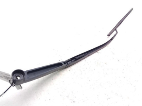 98321D3000 BRAZO LIMPIAPARABRISAS DEL DER HYUNDAI TUCSON (TL)|Desguaces La Cabaña
