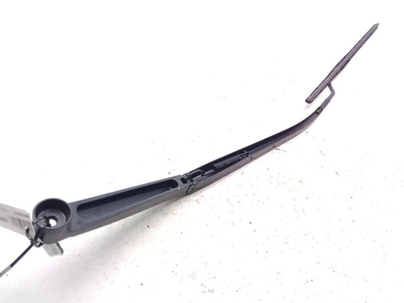 98321D3000 BRAZO LIMPIAPARABRISAS DEL DER HYUNDAI TUCSON (TL)|Desguaces La Cabaña