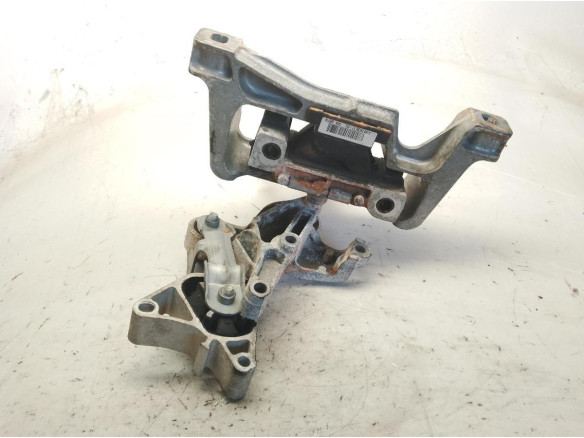 A2462401309 SOPORTE MOTOR IZQ MERCEDES BENZ CLASE A (W176)|Desguaces La Cabaña