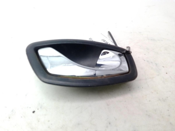 806700005R MANILLA PUERTA LAT DEL DER INT NISSAN NV300 Furgón (X82)|Desguaces La Cabaña