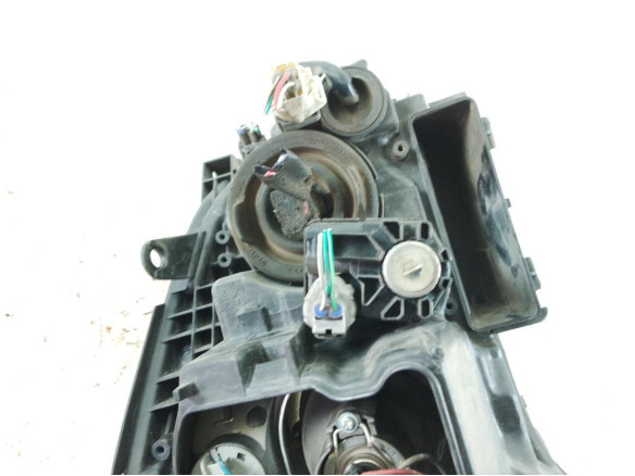 FARO IZQUIERDO TOYOTA AVENSIS Sedán (_T25_)|Desguaces La Cabaña